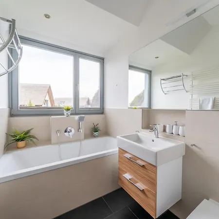 Ostsee - Reetdachhaus Nr 2 Südstrandhus Im